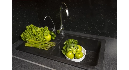 Miért olyan népszerűek a fekete gránit mosogatók?