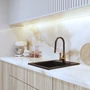 Kép 2/4 - Gamma Flex 2000 Mosogató Álló Design Csaptelep - Rugalmas, Törtarany